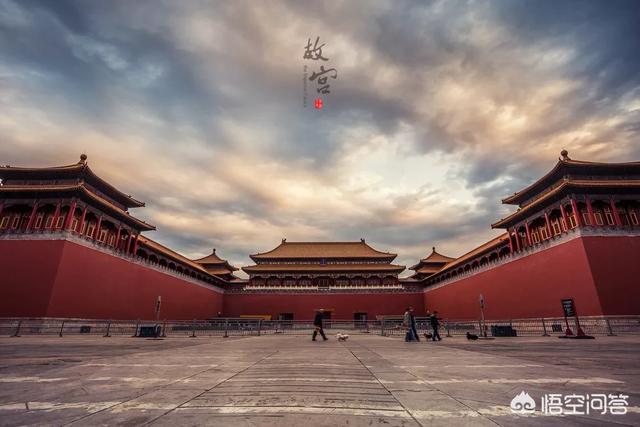 北京故宫是哪一年建成的？一共有多少个朝代的皇帝在故宫？故宫发生过哪些有趣的故事？