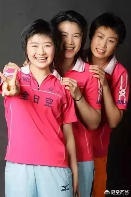 福原爱借中国队金牌拍照，为什么福原爱和中国队员关系好？她和哪些中国球员是好朋友？