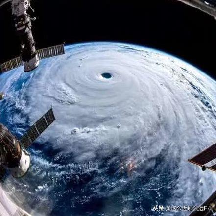 17级超强台风芭芭拉在东太平洋诞生，跟去年登陆我国的17级台风山竹对比你怎么看？