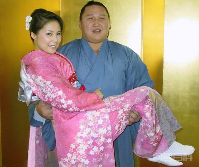 日本女明星为什么更喜欢相扑运动员？