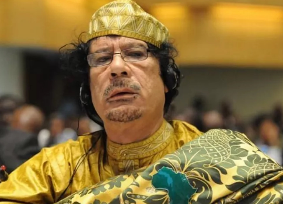卡扎菲被鸡奸_卡扎菲怎么死的_卡扎菲女保镖