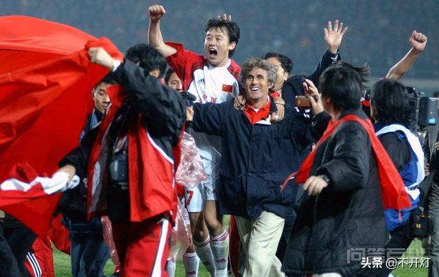 中国<strong>足球</strong>2002年冲击世界杯成功的原因是什么？