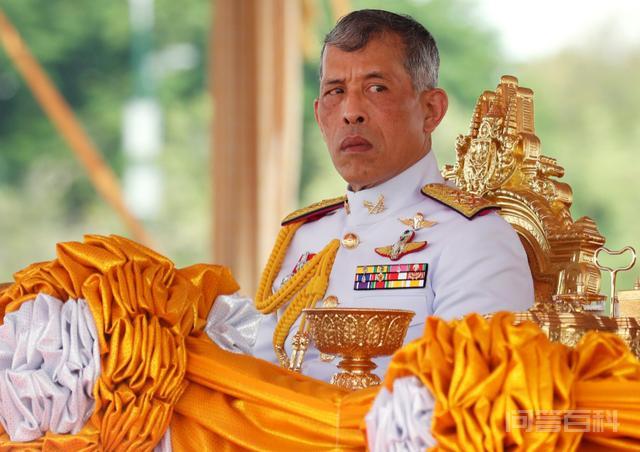为什么泰国国王是现在世界上权力最大的君主？