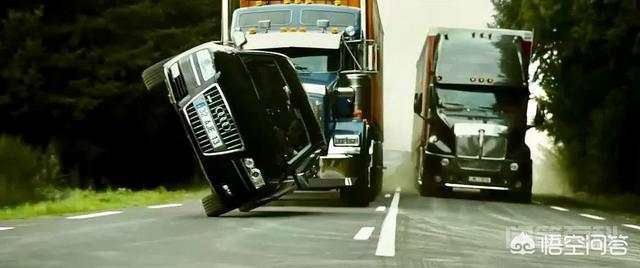 电影《非常人贩》3中，公路追逐中，两部什么车？