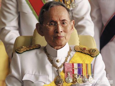 泰国的国王有多少实权和<strong>财富</strong>？