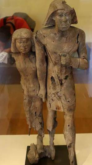 埃及博物馆中，有尊“杨白劳”雕塑，它是古代底层人物的真实模样