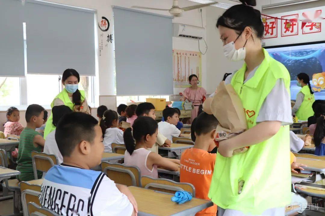 亲青托丨台州市青少年发展服务中心开展关爱“双减”暑托班志愿服务活动
