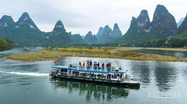 世界上规模最大的岩溶山水游览区之一：桂林市漓江景区，九马画山