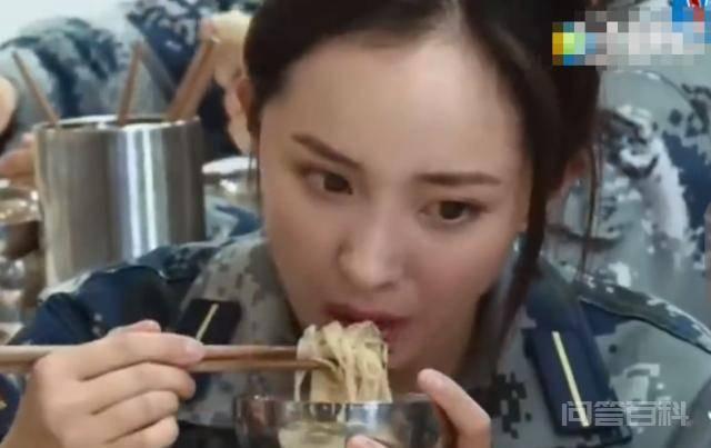 赵露思学杨幂只吃一根面条，直到看了她盛面的碗，也难怪只吃一根
