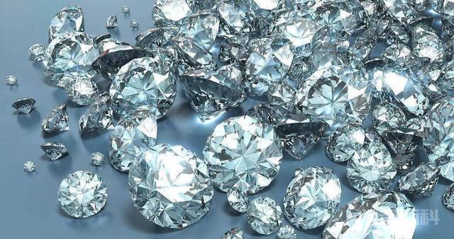 二氧化碳也是碳，那么二氧化碳可以做成钻石吗
