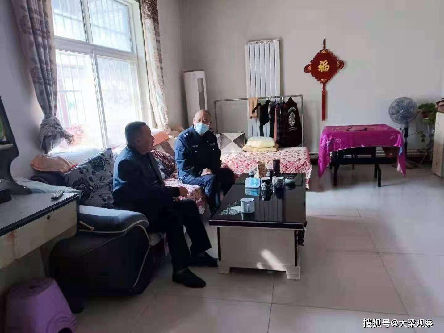 河南省西峡县：“结束44年‘黑户口’，老人有了户口本”