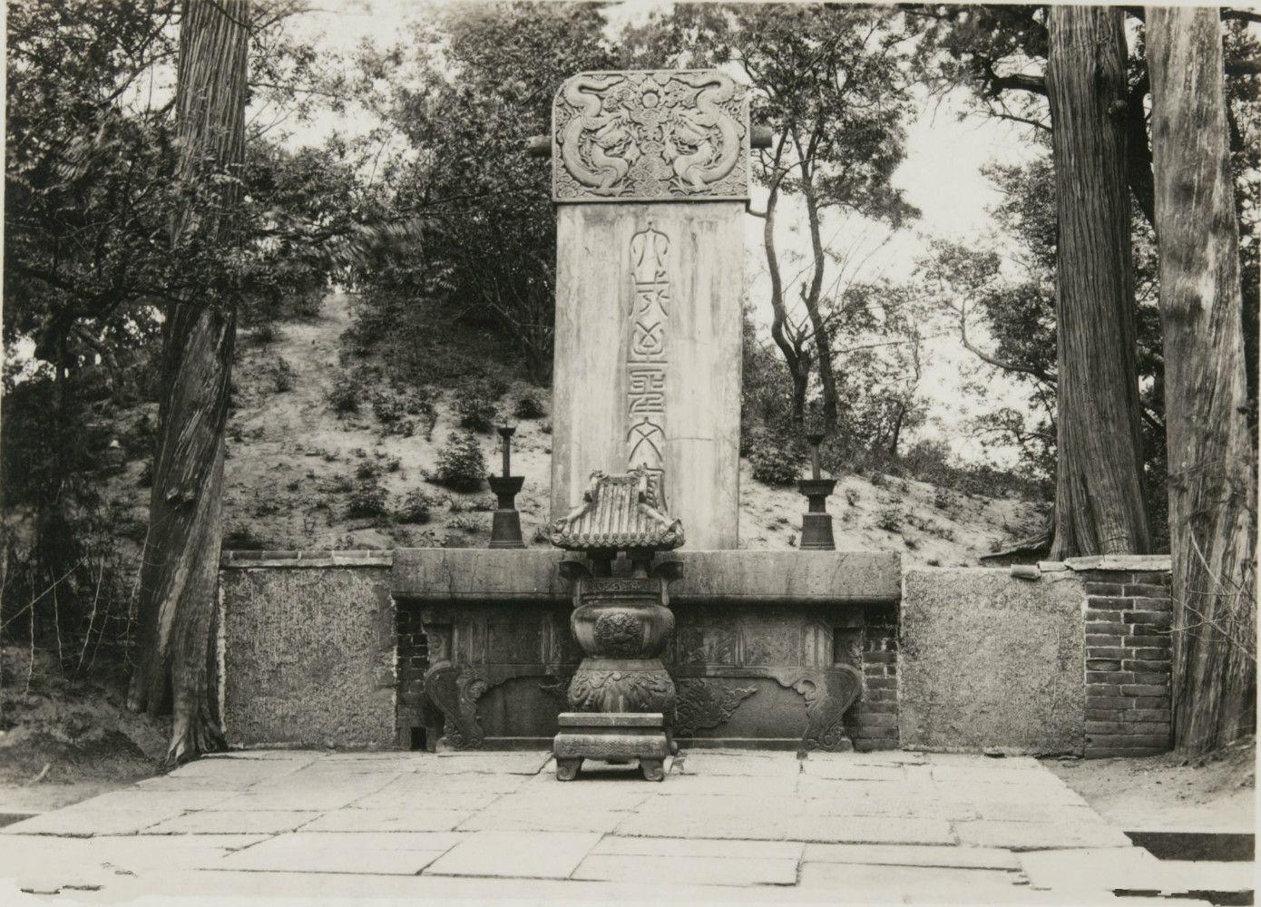 实拍百年前的孔庙孔墓：图5为孔子的墓地，图6康熙四字题词很罕见