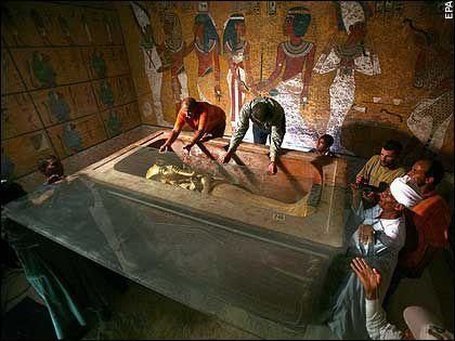 揭秘埃及法老图坦卡蒙神秘陵墓 110公斤纯金打造棺椁 图坦卡蒙的诅咒真相