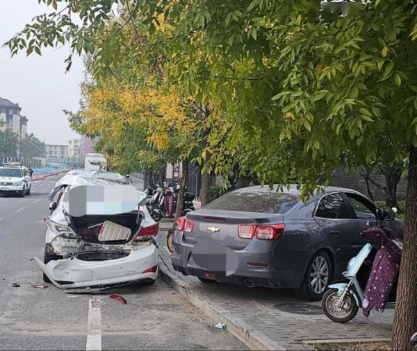 北京街头连撞3车！竟因刚考驾照想“体验一下”？