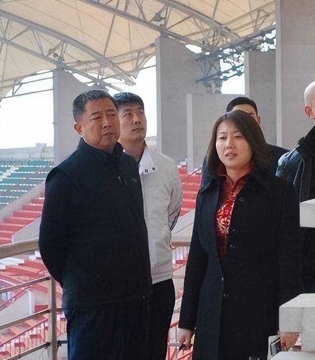 前河南省足协主席杨楠被立案调查，曾在26岁任建业俱乐部老总，被称为“美女老总”“河南足球功臣”
