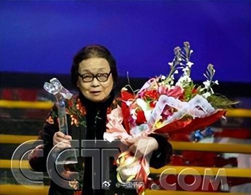 高耀洁医生去世：她被誉为“民间防艾滋病第一人”_哈尔滨红灯区