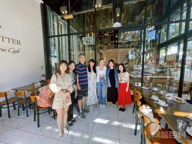 万人迷!谷爱凌带8个女同学斯坦福 吃下午茶,中国美女大叔轮番合影