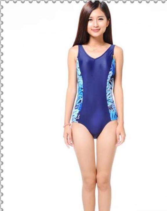 女生游泳的时候穿了泳衣还要穿内衣吗？弄错就尴尬了！