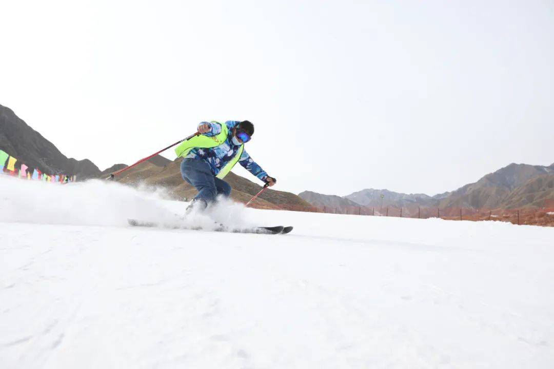 2023年雪季开始啦！来南坝滑雪场尽情享受滑雪的魅力！