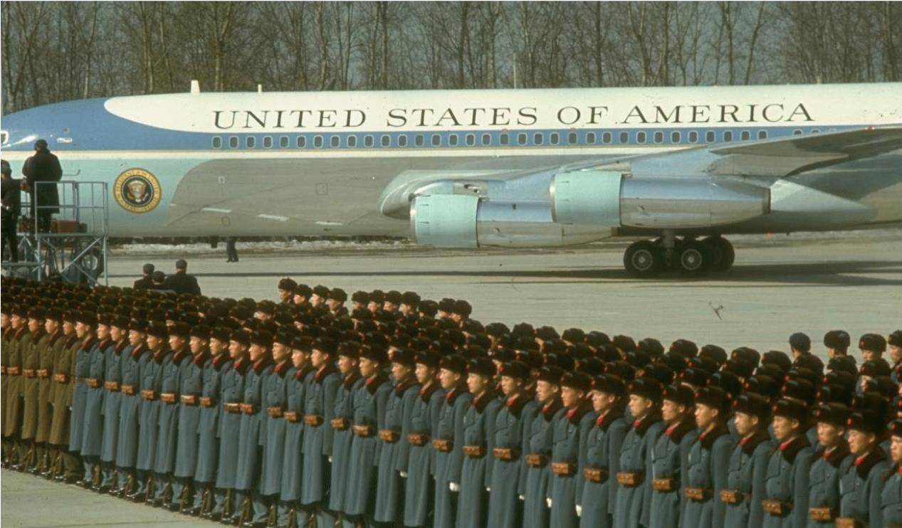 迎接尼克松的仪仗队平均<strong>身高</strong>1.9米，尼克松回忆：压迫感太强烈