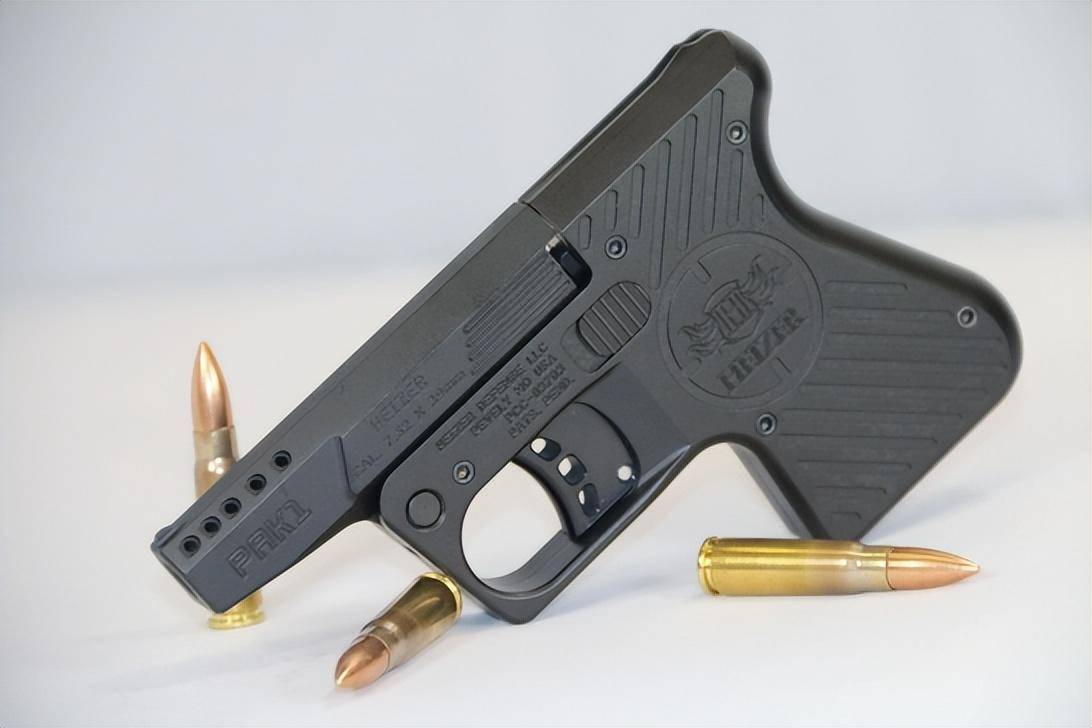 海泽防务的口袋枪：这把口袋枪除了手枪弹，还可以打霰弹、步枪弹