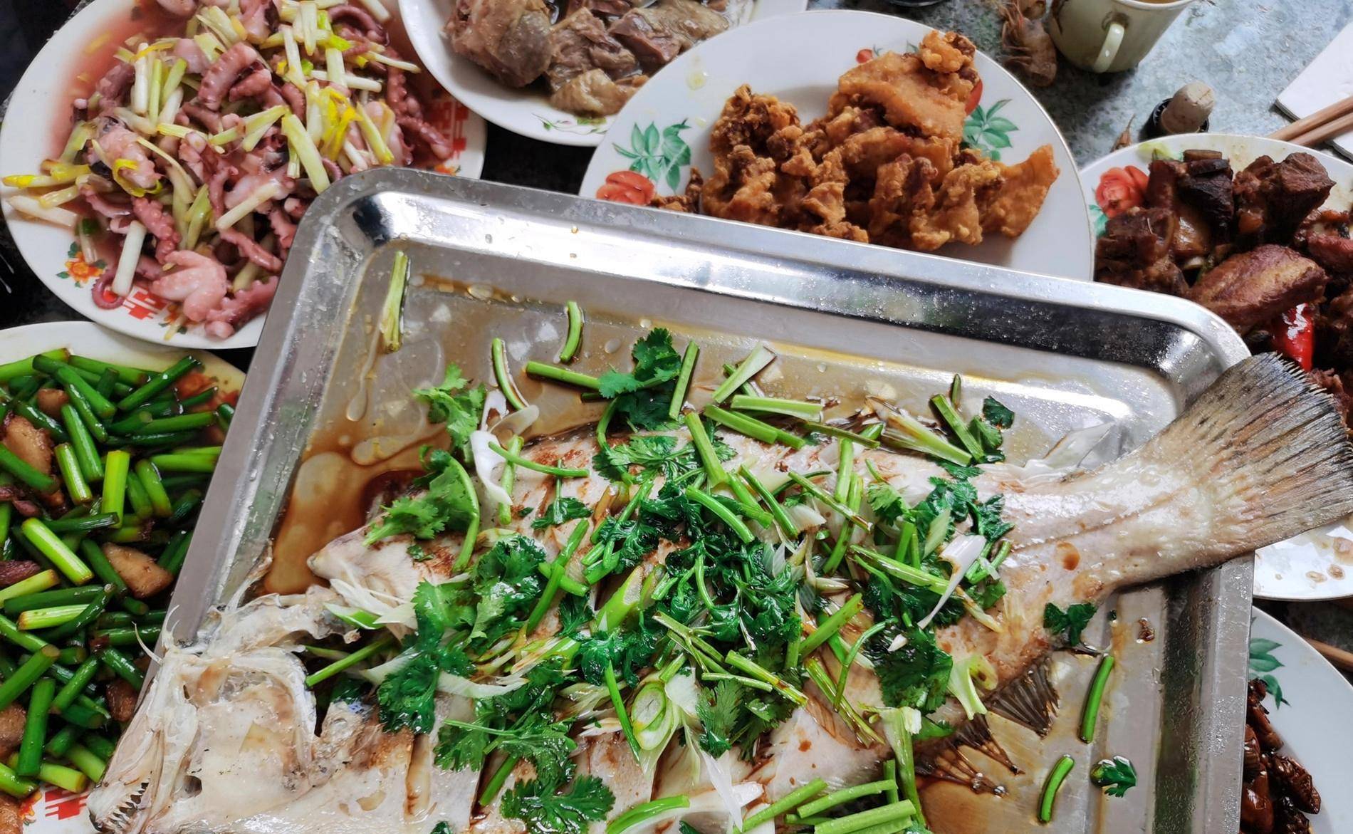 胶东方言讨论：用筷子夹菜这个动作，在你们县怎么说？