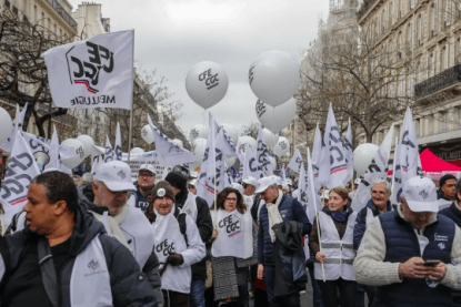 法国迎第6轮反退休改革大罢工，专家：马克龙和抗议者仍在僵持，结局难预测