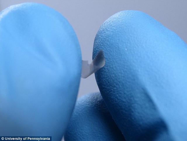 新型纳米材料比纸薄千倍每平方米仅重0.1克