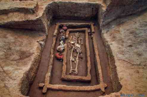 考古学家在中国发掘了“巨人之墓”