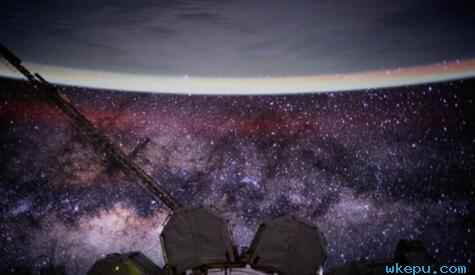 从太空�t望地球 在空间站看地球是什么样的？