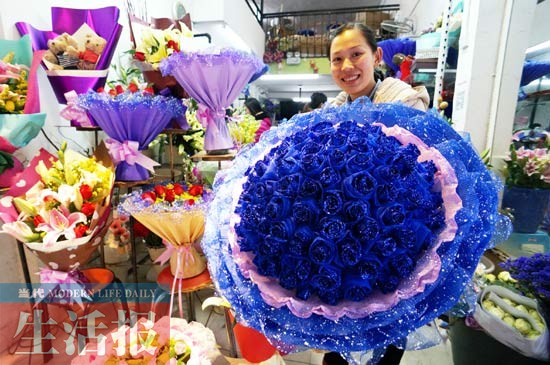 情人节&quot;私人订制&quot;玫瑰增多 买玫瑰越南产的最便宜