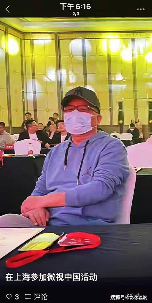 64岁毕福剑上海罕见露面：戴口罩眼睛笑成线，受邀与多个名人参加活动