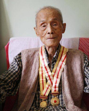 活了百岁的老人，67年后才知自己真实身份，为国为人民无声奉献