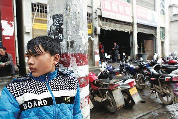北京私校与湖南村小，两个留守儿童的人生可能逆袭吗？