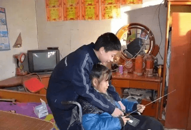 北京私校与湖南村小，两个留守儿童的人生可能逆袭吗？