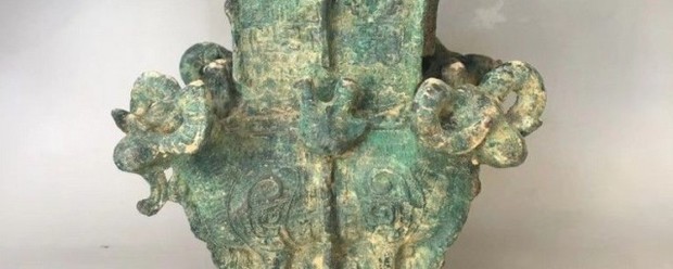 四羊方尊是商朝晚期青铜礼器，祭祀用品