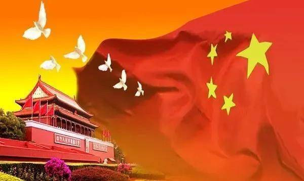 东方红太阳升：伟人出乡关，中国得救星！