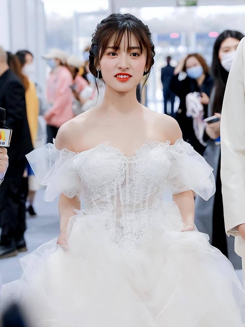 10,杨紫 ,范丞丞的《要久久爱》(199爱),爱奇艺,优酷目前都在竞价