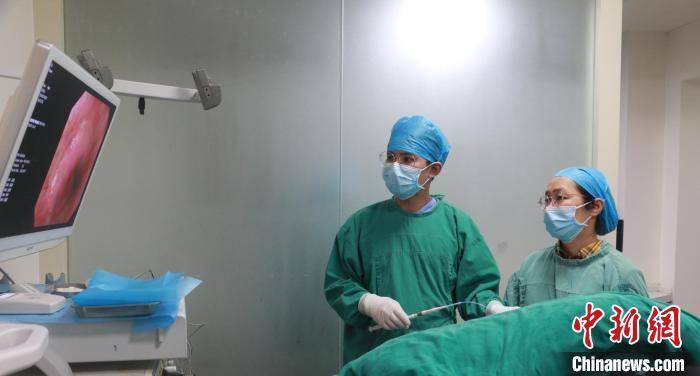 广西男护士练就一双“巧手”：做得了手术，剪得了视频