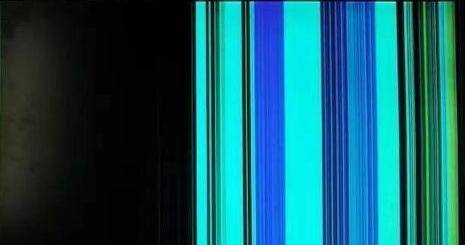 电脑屏幕出现彩色条纹怎么办?