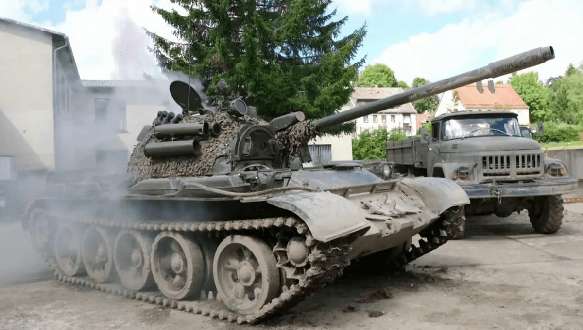 俄启用第三次世界大战储备，59坦克原型车参战，不够再从中国买？