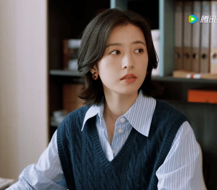 扒了周雨彤在新剧里的穿搭,轻职场风太适合上班族参考了!