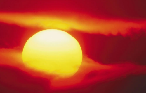 <strong>太阳</strong>的表面温度是5500-6000度的温度