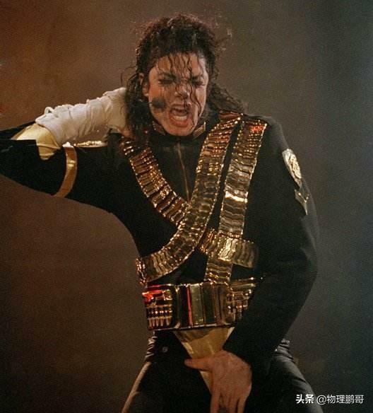 迈克杰克逊整容换脸 迈克尔·杰克逊为什么要整容？