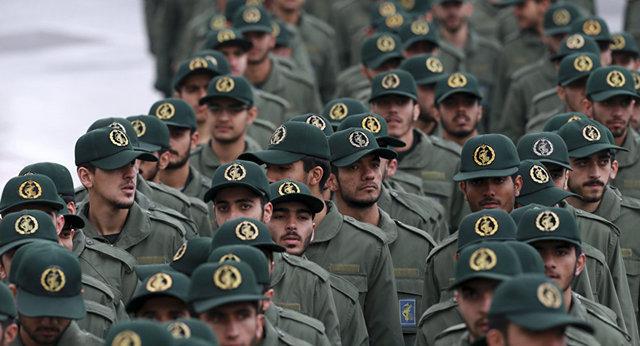 <strong>伊朗</strong>军衔很奇葩，防空军军官士官都用粉色，兵还是苦巴巴的迷彩色