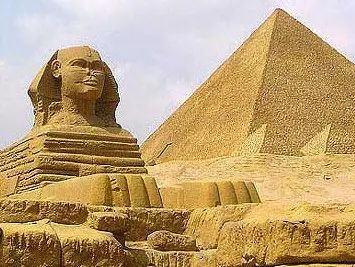 埃及胡夫金字塔上好的铭文_埃及胡夫金字塔占地面积大约是5公顷对吗_埃及金字塔在哪