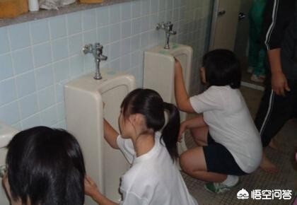  该不该让中小学生打扫厕所？