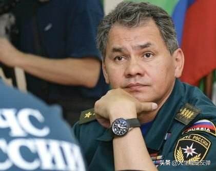 俄海军总司令被解职了吗 俄罗斯军中“地震”，普京一口气解除11名将军的职务，绍伊古难道没有责任吗？